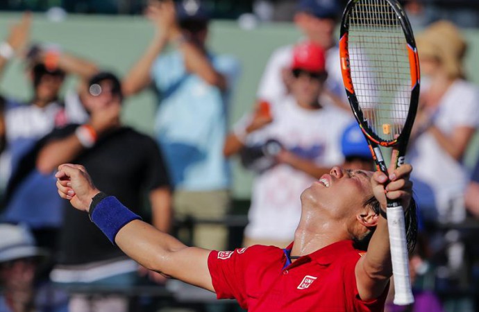 Nishikori avanza a semifinales a expensas de Monfils, que perdonó cinco veces