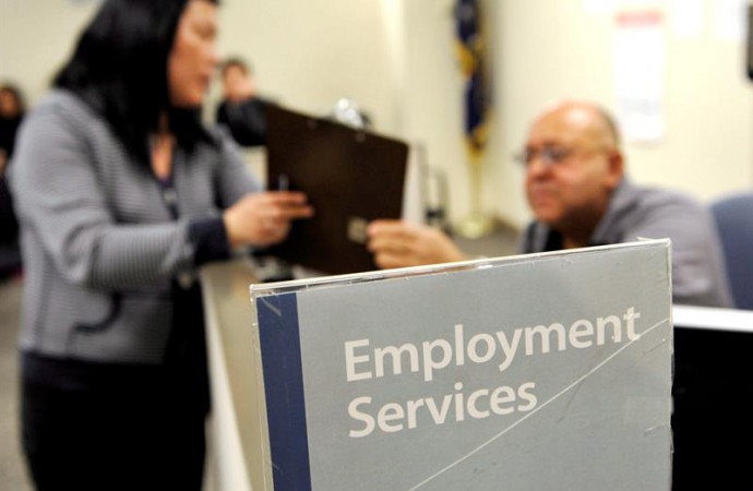 El desempleo sube al 5 % en marzo con más personas en busca de trabajo