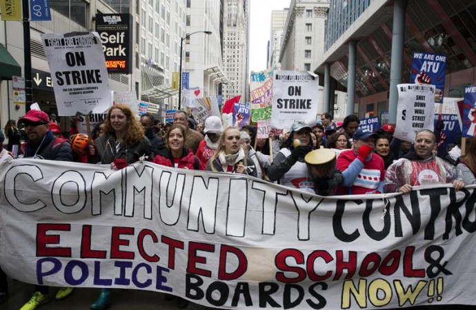 «Día de Acción» de maestros en Chicago en tono de marchas y protestas