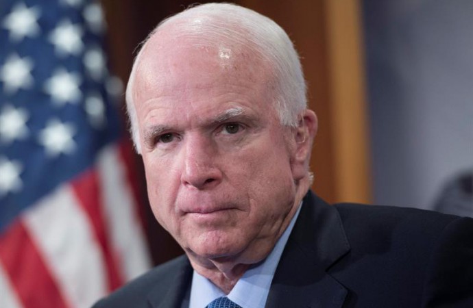 John McCain dice que «solo un muro» no va a asegurar la frontera con México