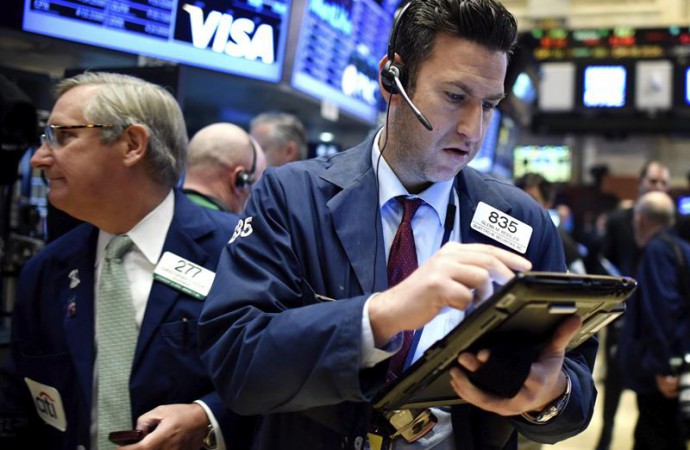 Wall Street amplía las pérdidas y el Dow Jones baja un 0,67 % a media sesión