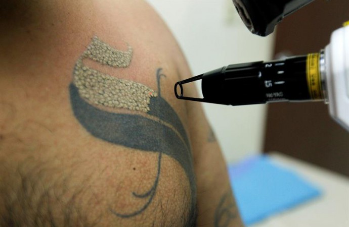 Iglesia latina ofrece a pandilleros borrar tatuajes y una nueva oportunidad