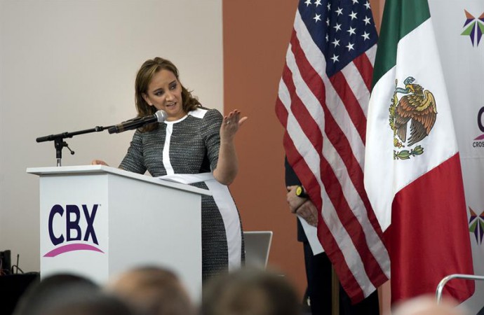 Canciller mexicana inaugura terminal binacional con mensaje anti muro