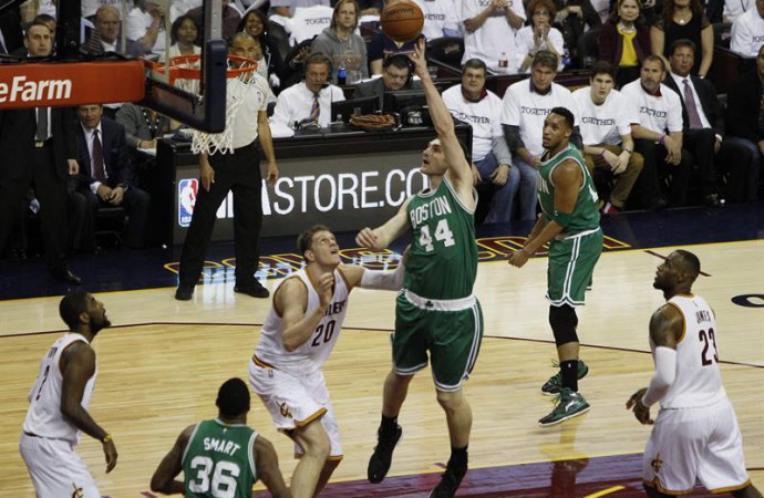 124-109. Ante los Bucks, Zeller y los Celtics llegan a cuatro triunfos seguidos