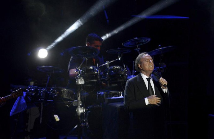 Concierto de Julio Iglesias en Miami se pospone hasta 2017