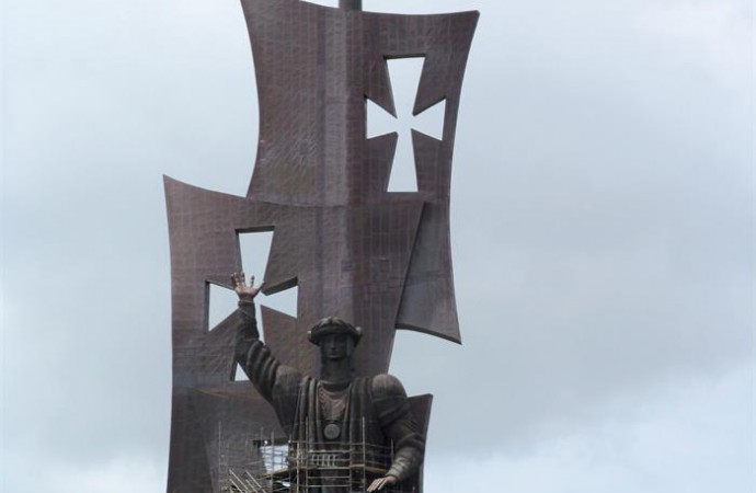 Escultor Tsereteli visita su monumental estatua de Colón levantada en Puerto Rico