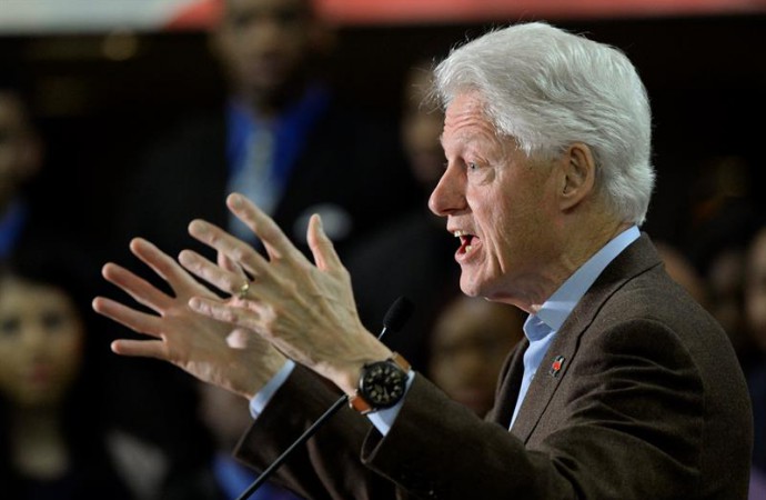 Un encuentro entre Bill Clinton y la fiscal general despierta polémica