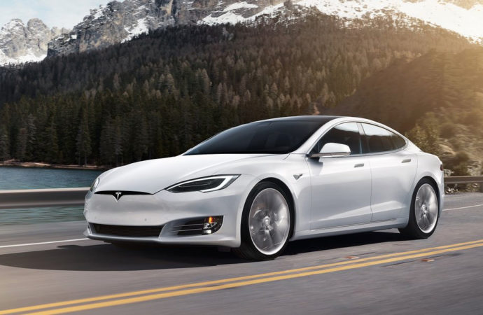 Tesla llama a revisión 123.000 de los Modelos S