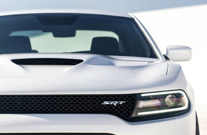 Prueba de manejo, Dodge Charger SRT Hellcat, un avión en el camino